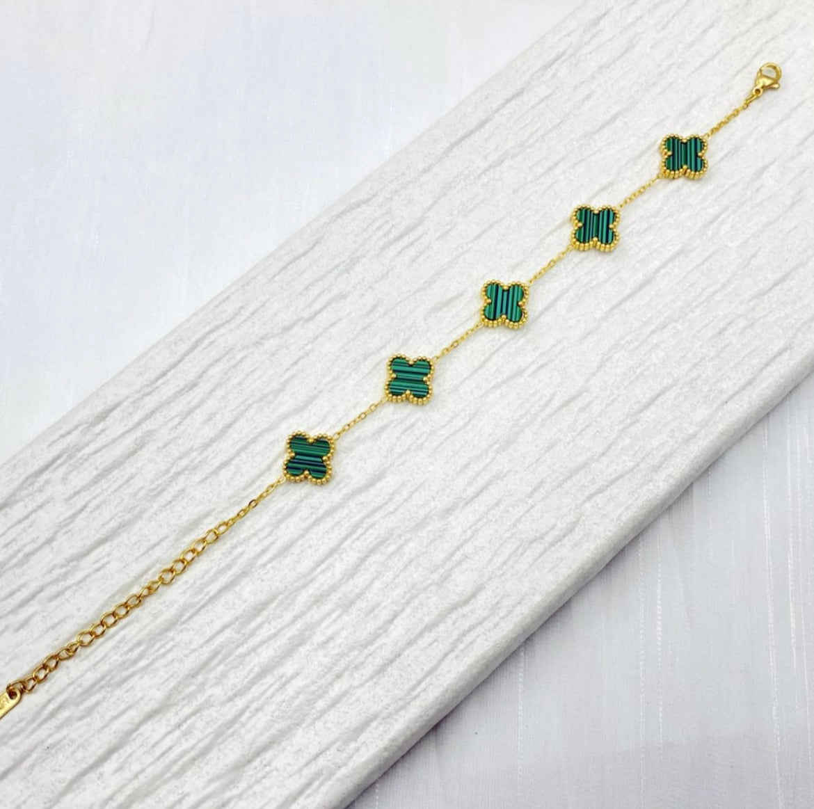 Luxurious 18K Gold Plated Anti-Tarnish Stainless Steel Malachite Green Clover Bracelet for Women