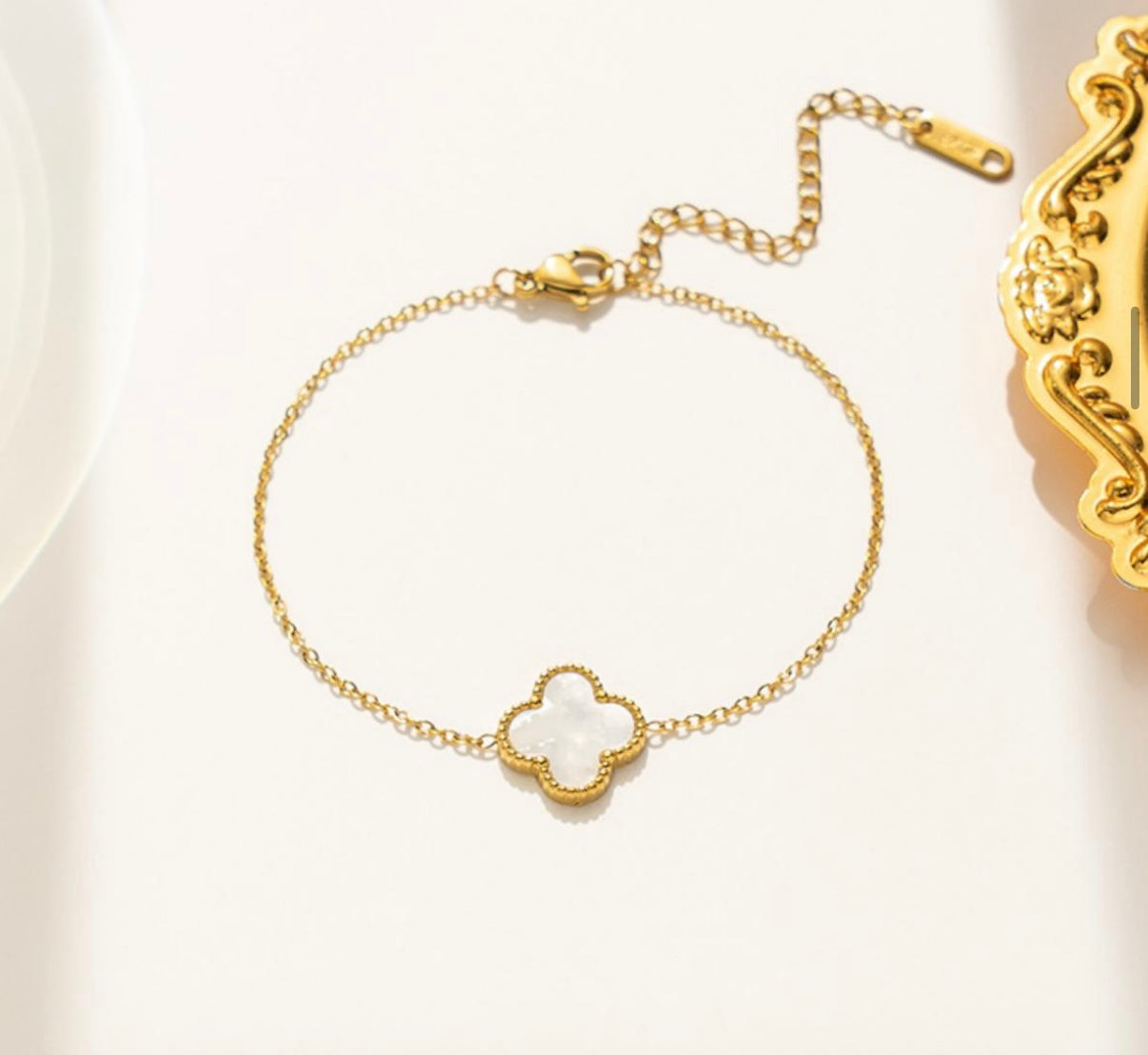 Elegant Gold-Plated Anti-Tarnish Clover Charm Pendant Necklace