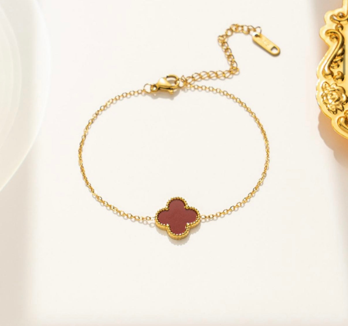 Elegant Gold-Plated Anti-Tarnish Clover Charm Pendant Necklace