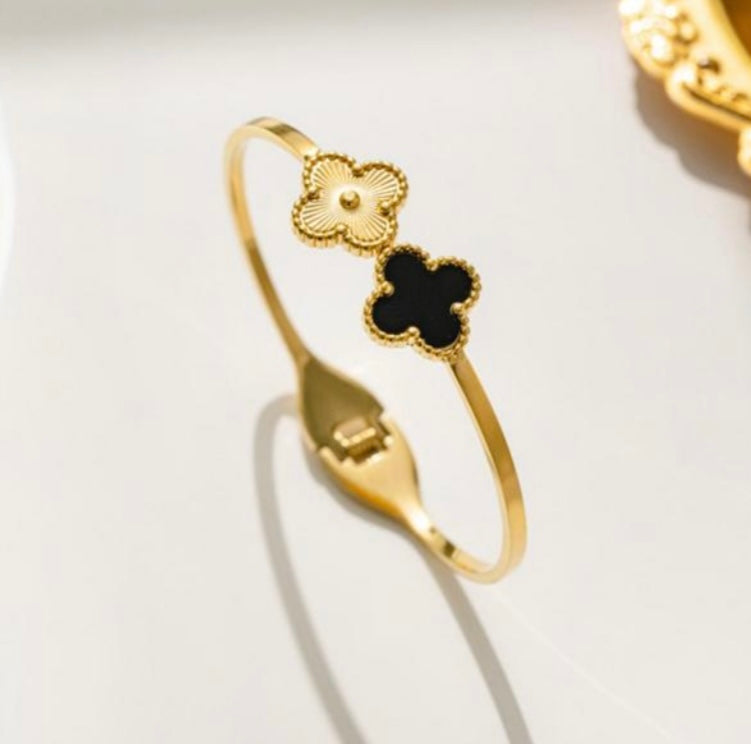 Clover bangle
