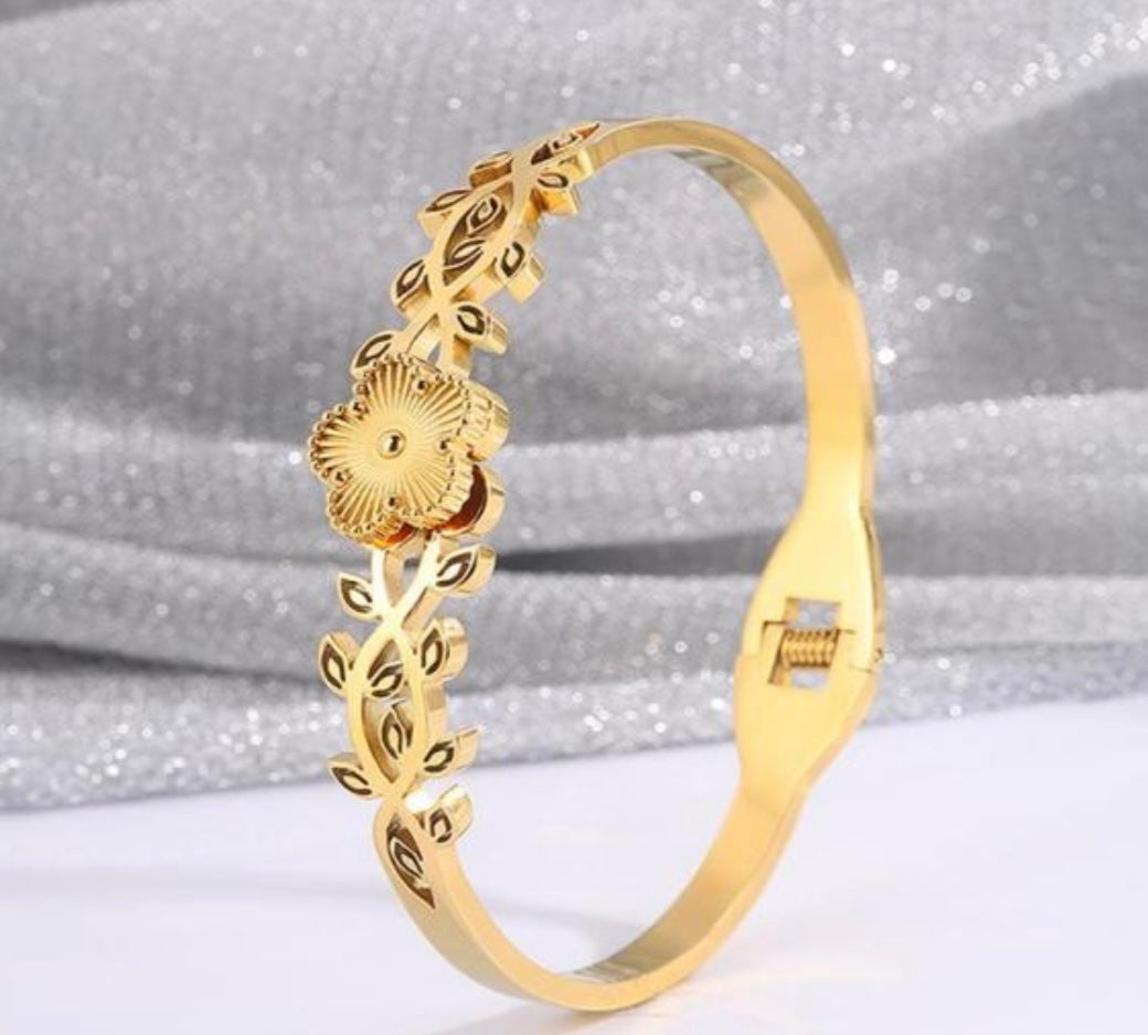 Flower bangle