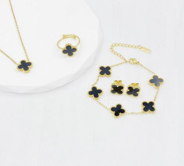 Black Clover Jewelry Set